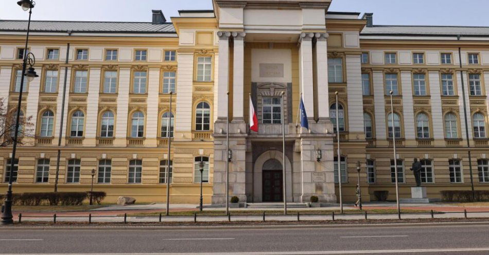 zdjęcie: Dementujemy fake newsy; nie było próby podpalenia przed KPRM / fot. PAP