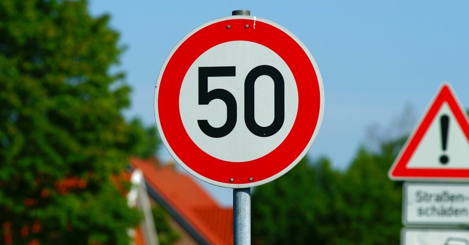 zdjęcie: 38-latek jechał z prędkością 102 km/h na obowiązującej pięćdziesiątce / pixabay/3555701