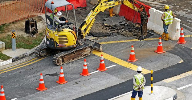 Burmistrz Iławy Dawid Kopaczewski podpisał umowę na przebudowę ulic w mieście