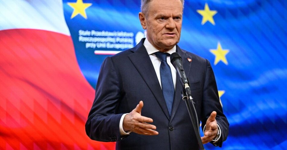 zdjęcie: Tusk: Ukraina przystąpi do negocjacji z Rosją z mocnymi argumentami / Bruksela, Belgia, 19.12.2025. Premier RP Donald Tusk rozmawia z mediami w siedzibie Stałego Przedstawicielstwa Rzeczypospolitej Polskiej przy UE po zakończeniu posiedzenia Rady Europejskiej w Brukseli, 19 bm. Tematem rozmów europejskich przywódców były m.in. pomoc dla Ukrainy, w tym postępy w procesie pokojowym oraz wsparcie finansowe na najbliższe dwa lata. (amb) PAP/Wiktor Dąbkowski