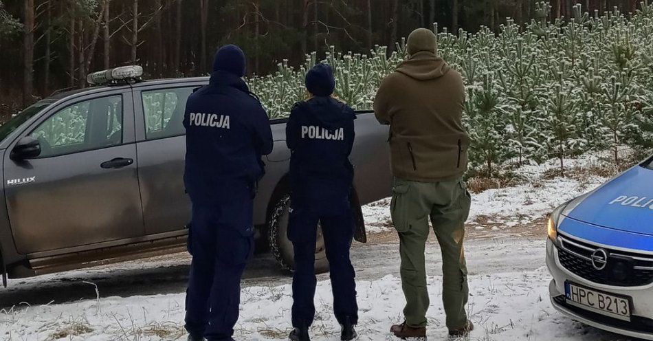 zdjęcie: Policjanci i leśnicy kontrolują lasy / fot. KWP w Bydgoszczy