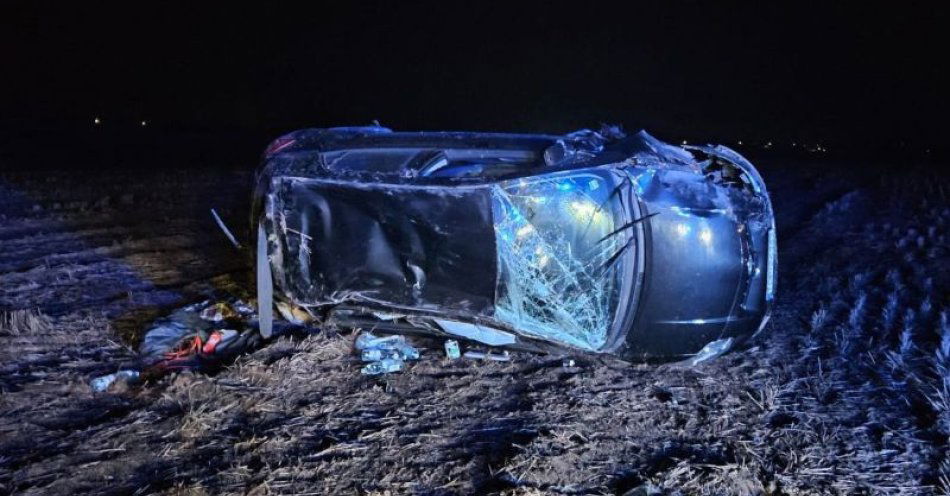 zdjęcie: Nietrzeźwy kierowca uciekł przed policją i wpadł do pola / fot. KPP Opatów miejsce zdarzenia