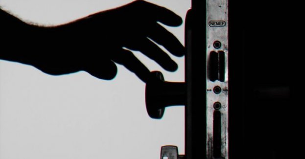 41-latek odpowie przed sądem za uszkodzenie drzwi na terenie budynku mieszkalnego