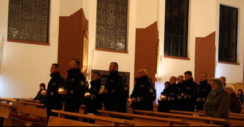 zdjęcie: Msza święta wypominkowa / fot. KPP w Choszcznie