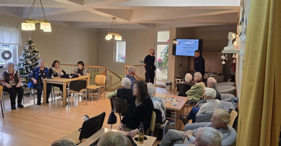 zdjęcie: Seniorze nie daj się oszukać Debaty w Dąbrowie Górniczej / fot. KMP w Dąbrowie Górniczej