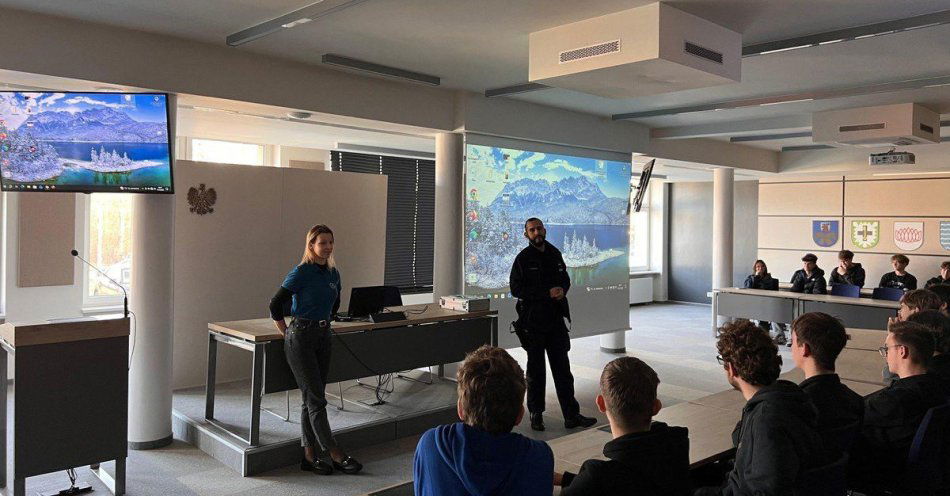 zdjęcie: Używki w ZST Wodzisław Śląski: spotkanie o zdrowiu i prawie / fot. KPP w Wodzisławiu Śląskim