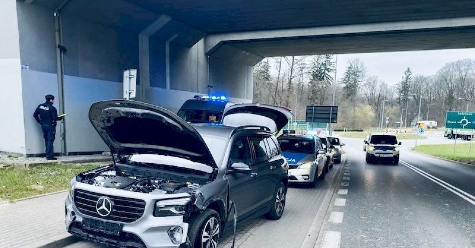 zdjęcie: Uciekał przed policjantami i ukrył się na posesji… policjanta. / fot. KMP w Słupsku