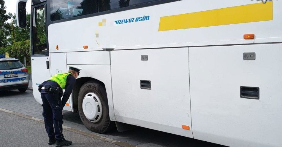 zdjęcie: Chcesz skontrolować autokar przed wyjazdem? Umów kontrole / fot. KPP Nysa