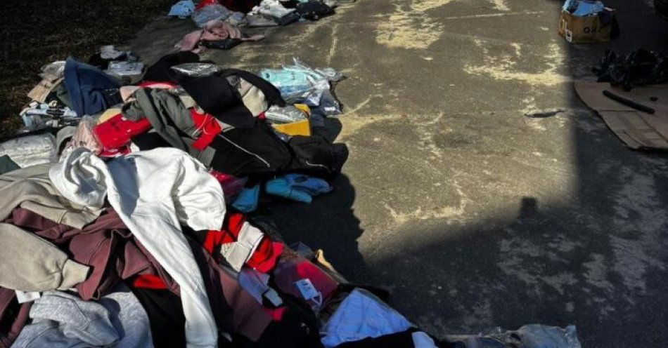 zdjęcie: Świnoujście: policja zabezpieczyła prawie 1200 podróbek / fot. KMP w Świnoujściu