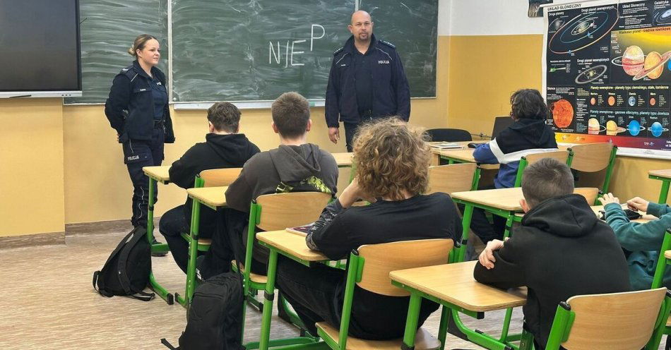 zdjęcie: Policjanci rozmawiali z uczniami o przemocy i hejcie / fot. KPP Busko-Zdrój
