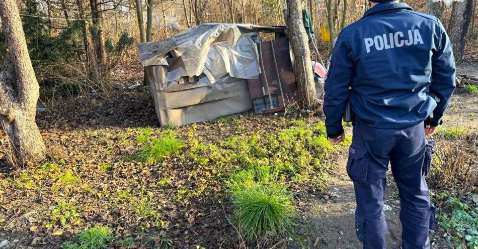 zdjęcie: Dzielnicowi sprawdzają miejsca pobytu osób bezdomnych / fot. KPP w Bieruniu