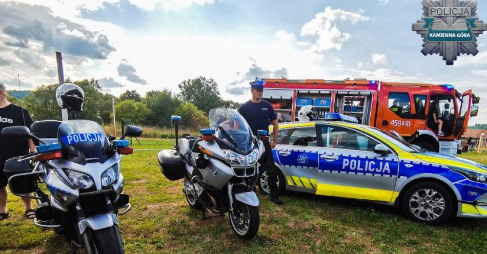 zdjęcie: Podróżuj bezpiecznie – apelują policjanci! / fot. KPP w Kamiennej Górze