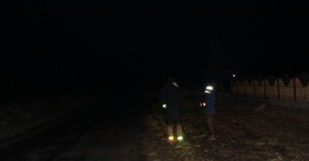 Szedł pieszo bez odblasków, okazało się, że jest poszukiwany