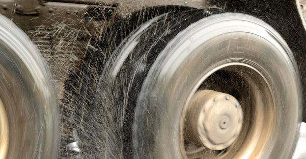 118 godzin czekają kierowcy tirów w kolejce przed granicą w Medyce