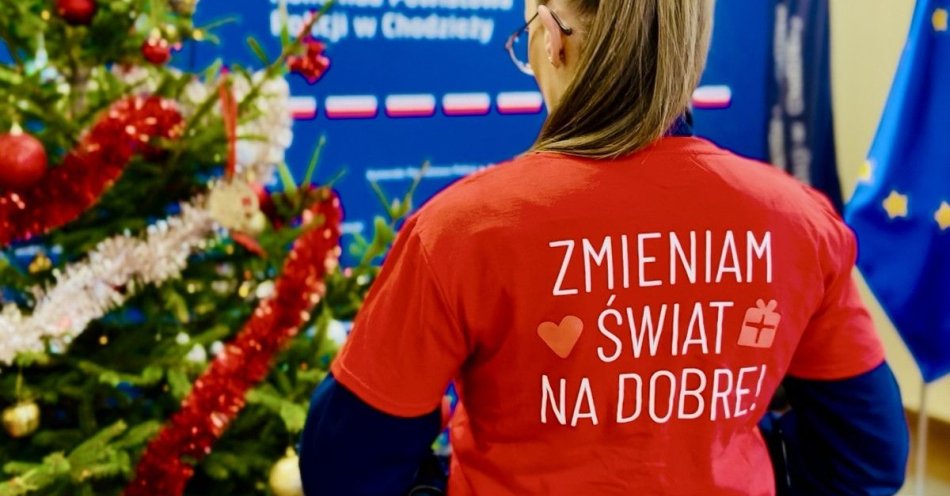 zdjęcie: Policjanci z Chodzieży wspierają Szlachetną Paczkę / fot. KPP Chodzież