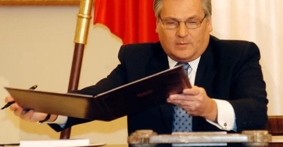 zdjęcie: Sondaż: 44,7 proc. Polaków uważa, że najlepszym prezydentem Polski był Aleksander Kwaśniewski / Warszawa, 23.12.2004r. Prezydent Aleksander Kwaśniewski po podpisaniu ustawy budżetowej na rok 2005 w Pałacu Prezydenckim, 23 bm. w Warszawie. (ew) PAP/Radek Pietruszka