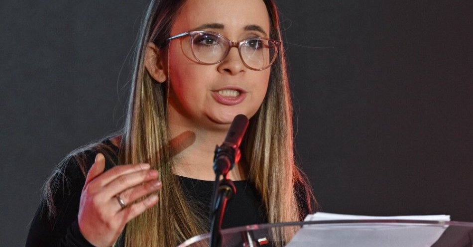 zdjęcie: Zawisza: w Sejmie panuje zakaz współpracy z Razem; Biejat: trzeba było zostać w Lewicy / Warszawa, 08.03.2026. Przewodnicząca Koła Poselskiego Razem Marcelina Zawisza podczas konwencji Partii Razem z okazji Dnia Kobiet w Pin Up Studio w Warszawie, 8 bm. (sko) PAP/Radek Pietruszka