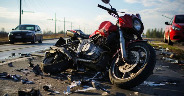 Po wypadku z udziałem motocykla i samochodu osobowego zablokowana DK 91