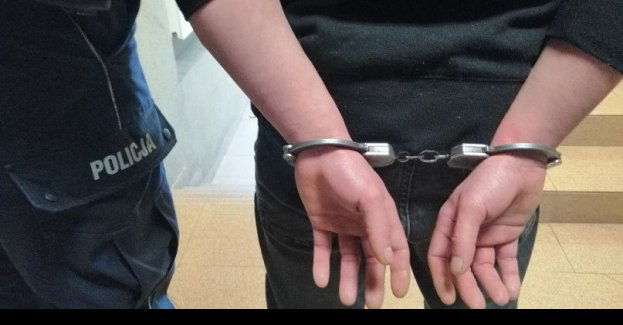 Ukrywali się, bo byli poszukiwani. Policjanci ich zatrzymali