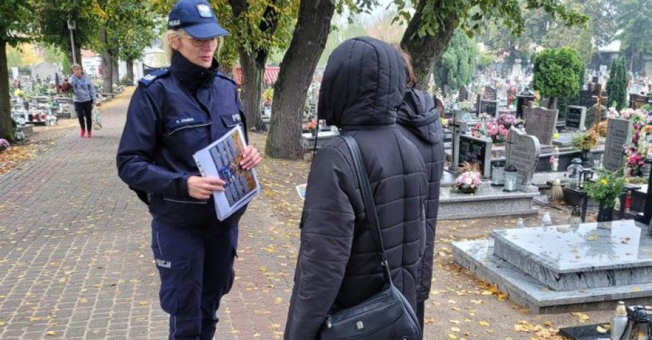 zdjęcie: Wszystkich świętych - bądźmy ostrożni ! / fot. KPP Oborniki