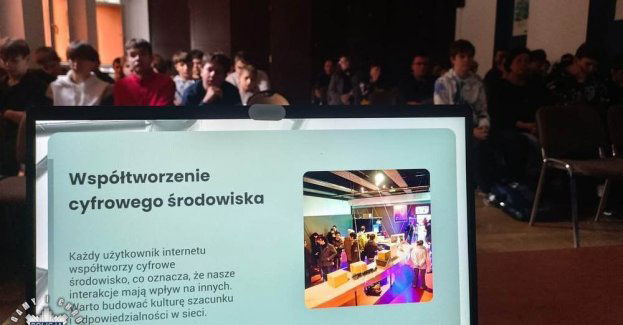 Młodzież uczy się odpowiedzialności w sieci