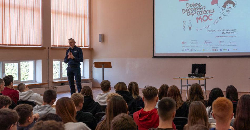 zdjęcie: Debata w ZST Leżajsk: bezpieczeństwo dzieci i młodzieży / fot. KPP w Leżajsku fot. KPP Leżajsk