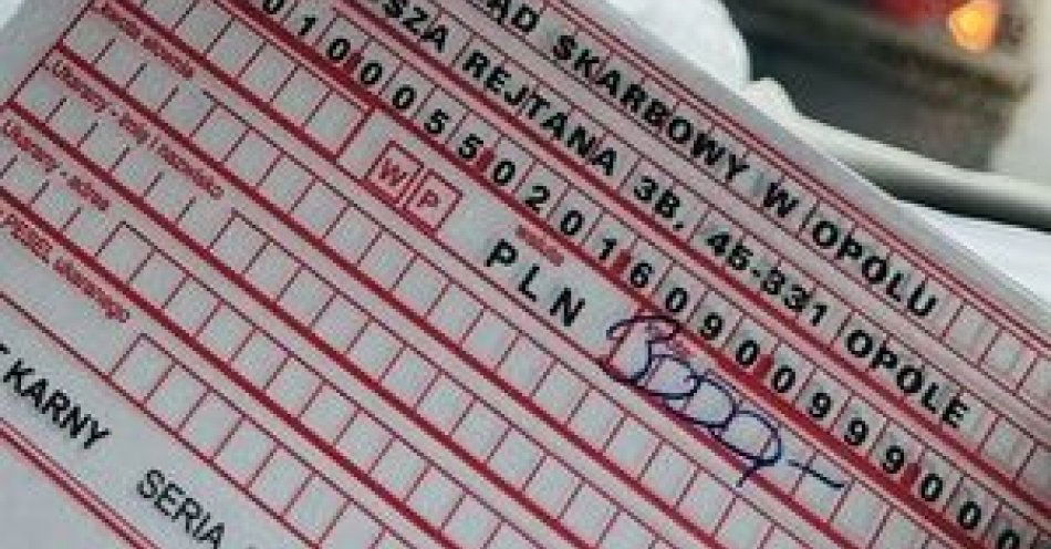 zdjęcie: 3000 tysiące mandatu i zatrzymany dowód rejestracyjny za zły stan techniczny pojazdu to efekt policyjnej kontroli drogowej / fot. KPP w Stargardzie