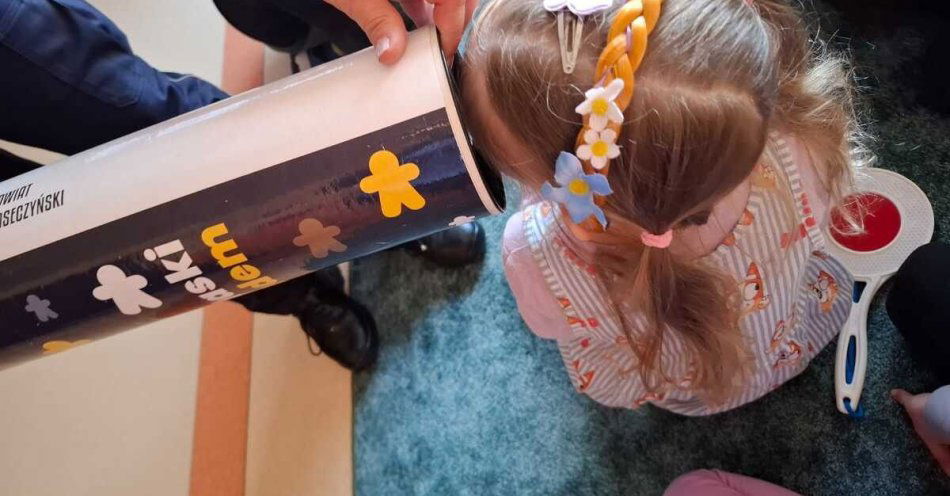 zdjęcie: Przedszkolaki z Mysiadła uczą się bezpieczeństwa na drodze / fot. KPP w Piasecznie