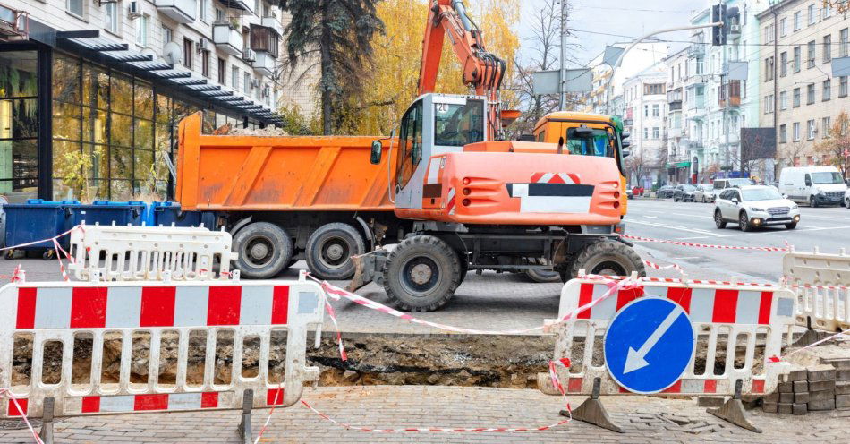 zdjęcie: Z powodu zapadliska zamknięto skrzyżowanie w centrum miasta / v4707497