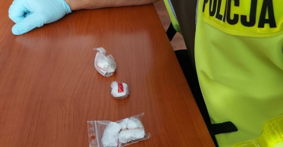 zdjęcie: Mężczyzna zatrzymany w centrum Łowicza z amfetaminą / fot. KPP w Łowiczu