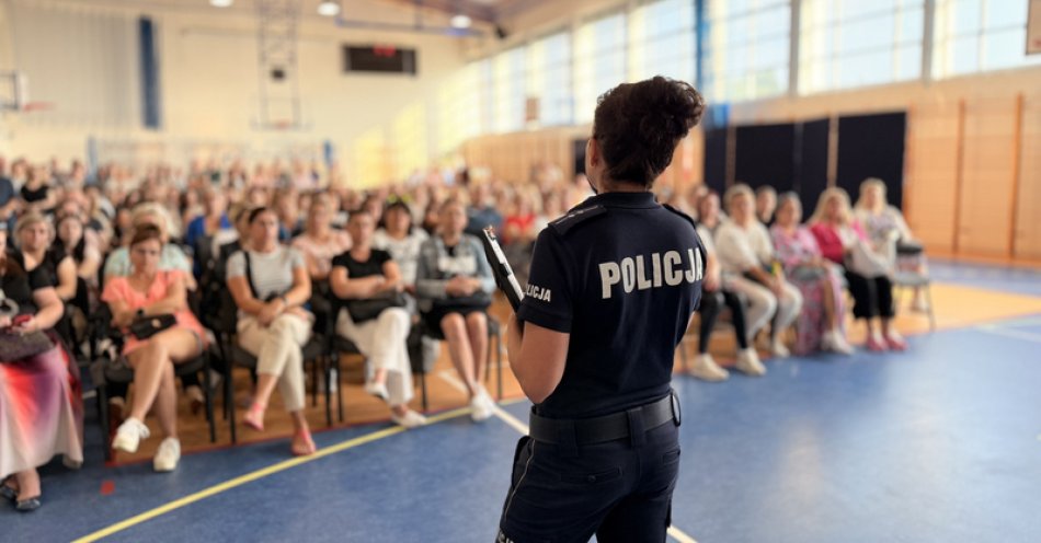zdjęcie: Bezpieczeństwo młodzieży na pierwszym miejscu - policyjne spotkanie z rodzicami / fot. nadesłane