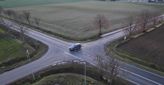 Drony na DK62 w Broniewku ujawniły kierowców łamiących znak STOP