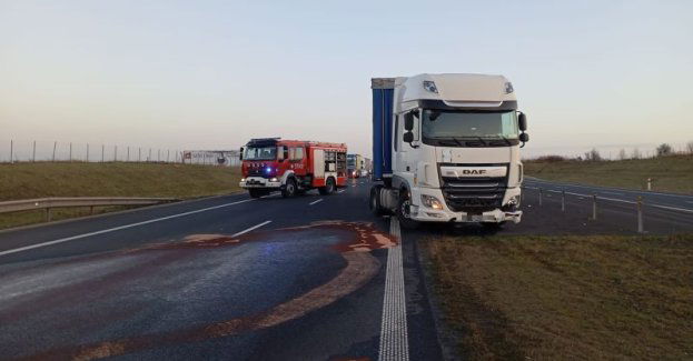 Ciężarówka uderzyła w bariery na S5 koło Marcinowa