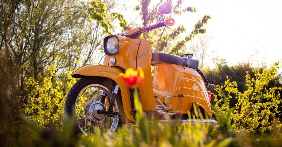 zdjęcie: Kierujący motorowerem z sądowymi zakazami jazdy / pixabay/4150249