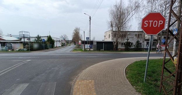 Policjanci sprawdzali, czy kierowcy stosują się do znaku STOP – posypały się mandaty dla sprawców wykroczeń drogowych