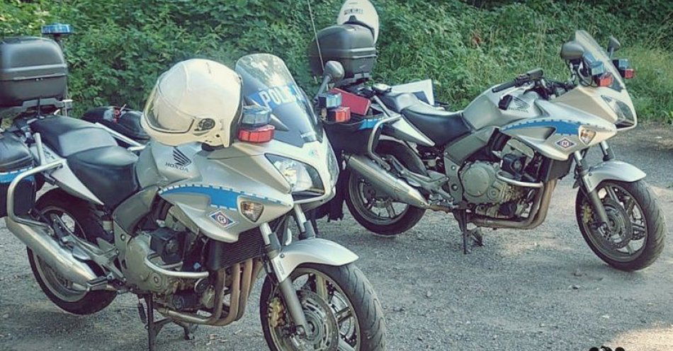 zdjęcie: Motocykliści pod szczególnym nadzorem funkcjonariuszy ruchu drogowego / fot. KMP w Wałbrzychu