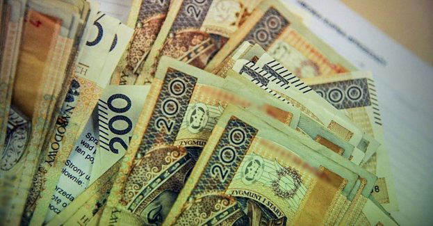 Chciał sprzedać radio, stracił blisko 15 tysięcy złotych