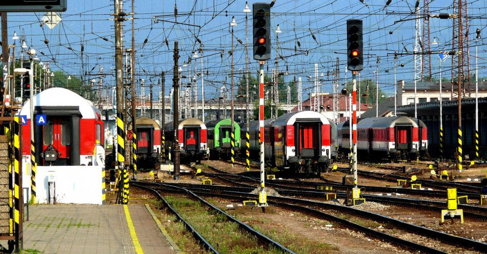 zdjęcie: Po zderzeniu pociągu z samochodem wstrzymany ruch pociągów w rejonie Zemborzyc / pixabay/5096987