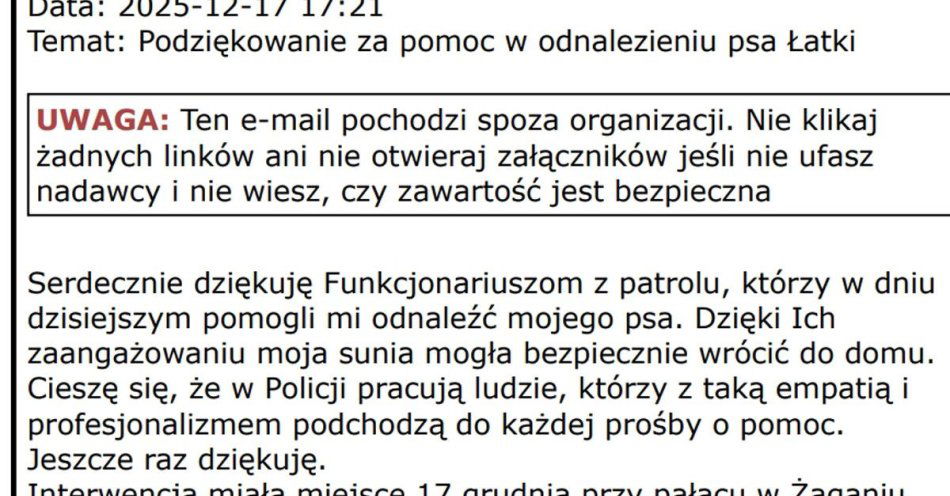 zdjęcie: Policjanci odnaleźli zagubioną Łatkę i oddali psa właścicielce / fot. KPP Żagań