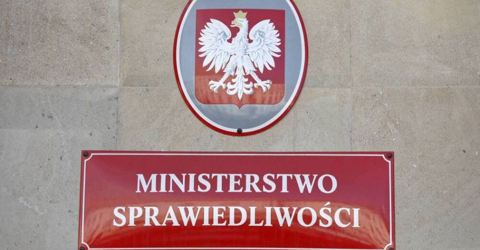 zdjęcie: MS: ponad 9 mln zł z Funduszu Sprawiedliwości na wsparcie postpenitencjarne w 2026 roku / Warszawa, 16.04.2019. Tabliczka informacyjna Ministerstwa Sprawiedliwości w Warszawie, 16 bm.  (tg/dw) PAP/Tomasz Gzell
