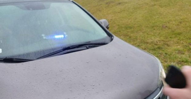 Torował sobie drogę niebieskim sygnałem