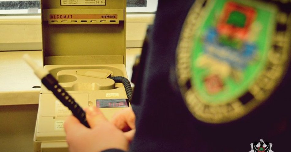 zdjęcie: 52-latka pod wpływem alkoholu kierowała dzisiaj samochodem osobowym. Teraz odpowie przed sądem / fot. KMP w Wałbrzychu