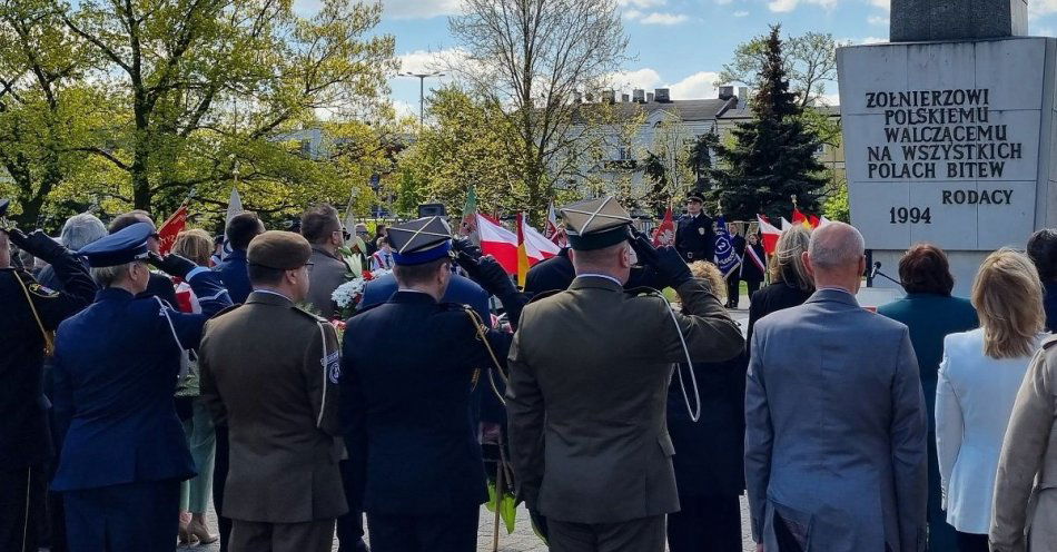 zdjęcie: Policjanci uczcili Narodowy Dzień Zwycięstwa / fot. KMP we Włocławku