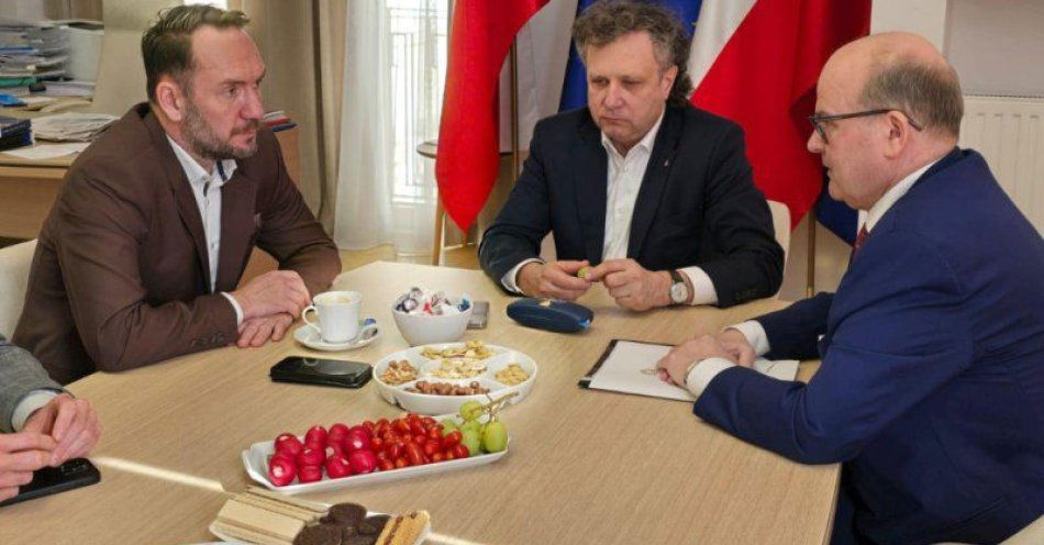 zdjęcie: Rozmowy nt. połączeń kolejowych oraz pozyskiwania środków zewnętrznych / fot. UM Grudziądz