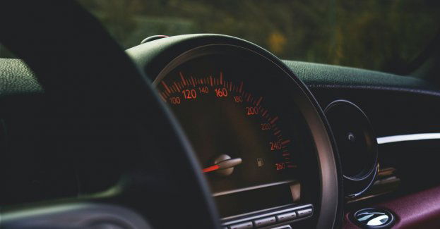 Jazda na zderzaku z prędkością 173 km/h... do tragedii mogło dojść w każdej chwili!