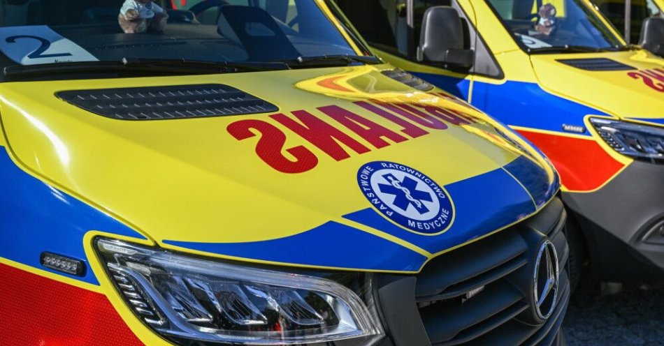 zdjęcie: Prezydent podpisał nowelę podwyższającą kary za atak m.in. na medyka / Lublin, 25.09.2025. Uroczyste przekazanie kluczyków do czterech nowo zakupionych ambulansów Wojewódzkiego Pogotowia Ratunkowego SP ZOZ w Lublinie, 25 bm. (ad) PAP/Wojtek Jargiło