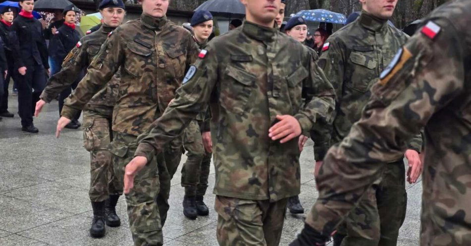 zdjęcie: Ślubowanie klas mundurowych w III LO Jastrzębie Zdrój / fot. KMP w Jastrzębiu Zdroju