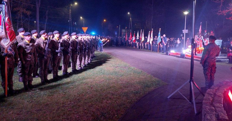 zdjęcie: Policjanci uczcili 107. rocznicę odzyskania niepodległości / fot. KPP w Mińsku Mazowieckim