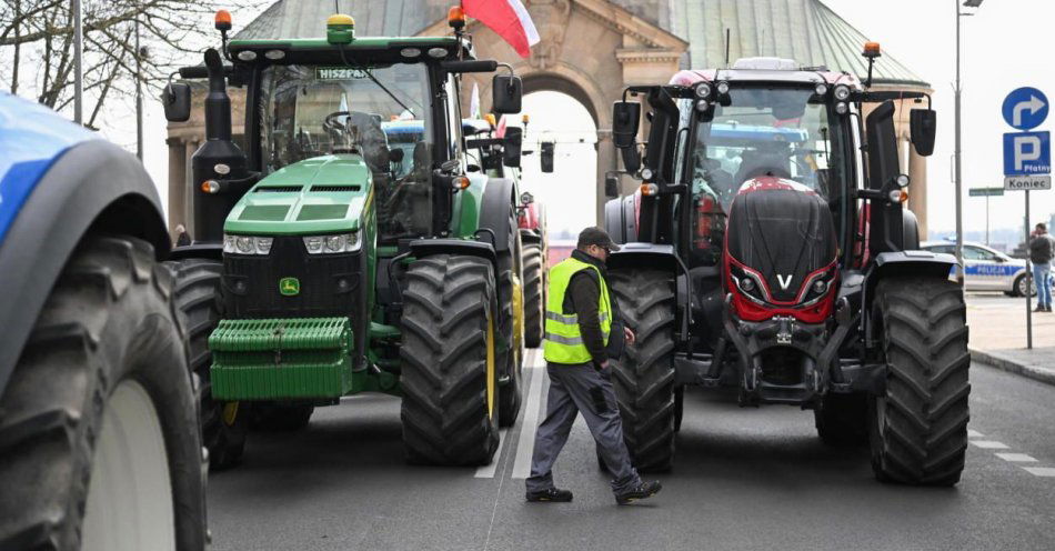 zdjęcie: Rolnicy podpisali z ministrem uzgodnienie; na drogach dalej protesty / fot. PAP