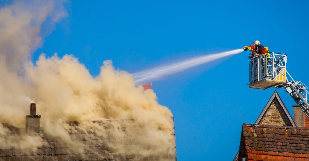 Pożar pustostanu przy ul. Inżynierskiej; wstrzymano ruch pociągów dalekobieżnych